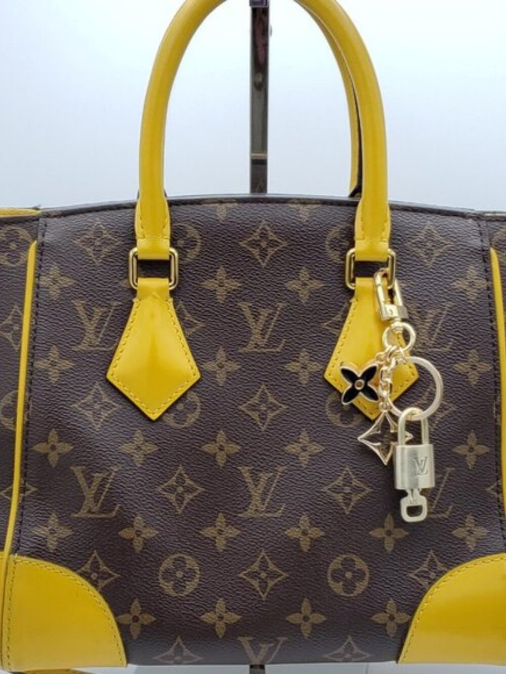 Louis Vuitton Gold Padlock Key 🔒 Authentic LV Charm + Unbranded Flower Keychain - Picture 4 of 8